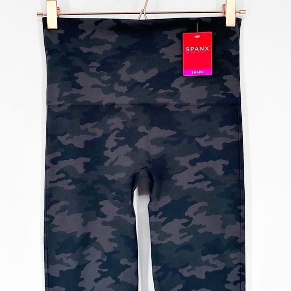 NWT SPANX Look At Me Now Sage Camo Shaping Leggings Black Camo Large - Picture 3 of 7
